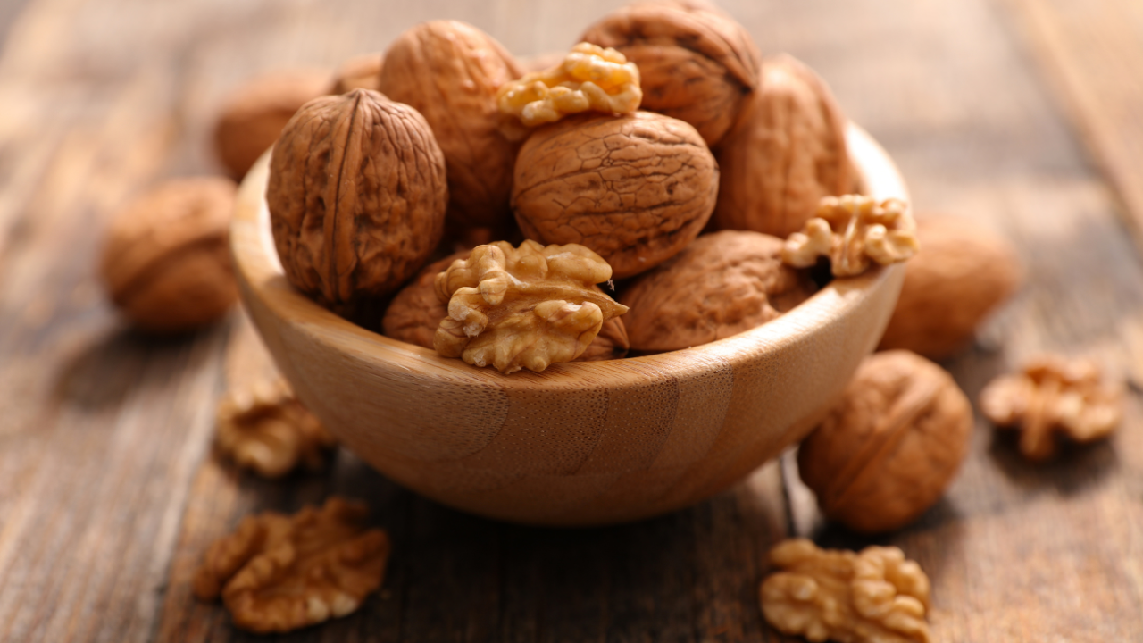 Soaked almonds vs soaked walnuts: Which nut is healthier and why