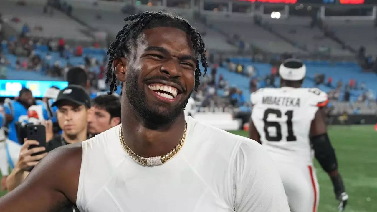 Shedeur Sanders goes viral for mimed answers following Dillon Gabriel's QB1  announcement with Browns