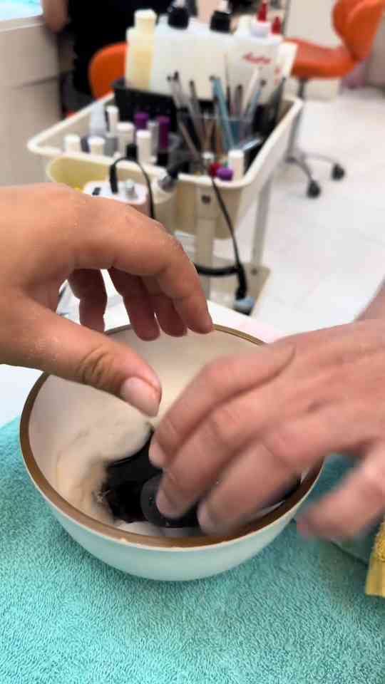 Megan Fox's melting crystal ball manicure is so freakin' magical