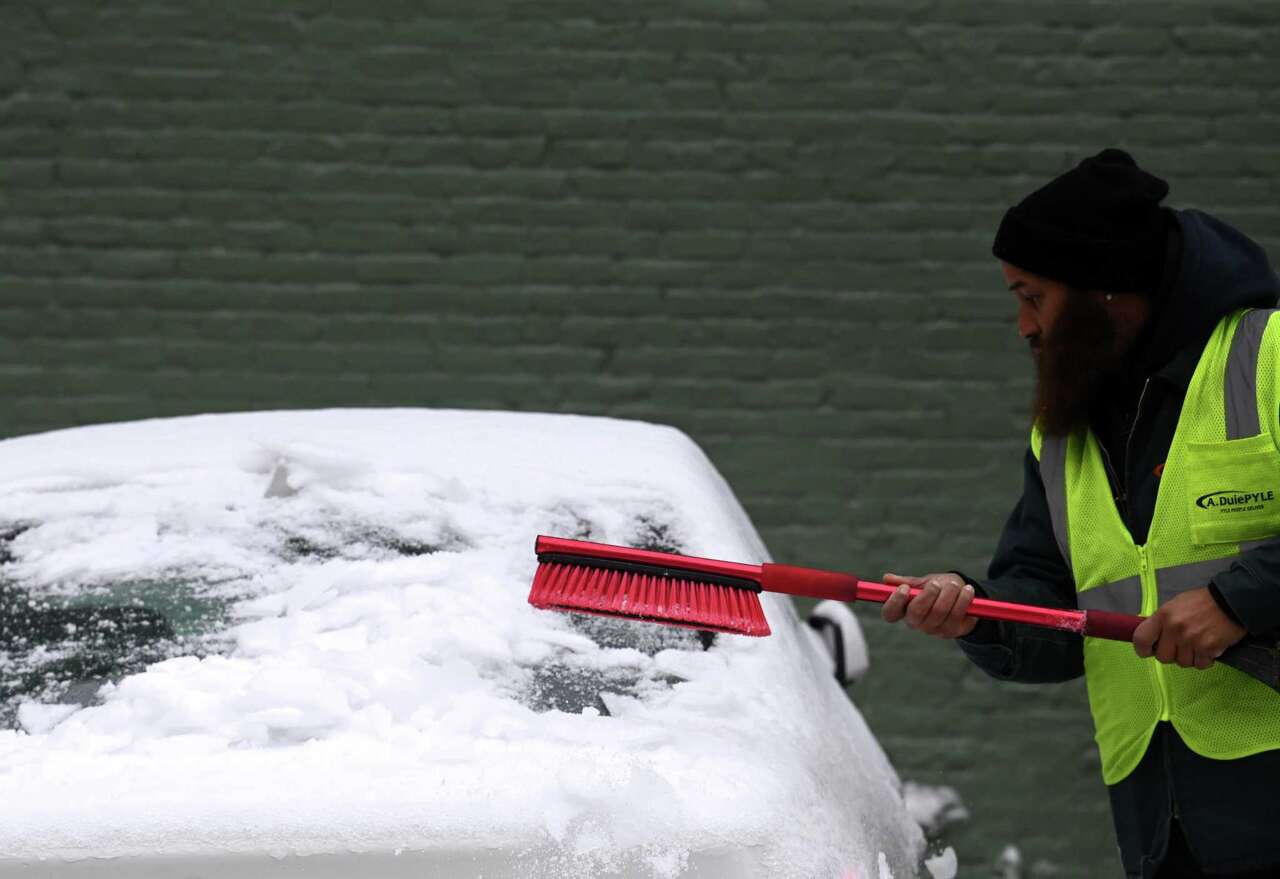 Snow, sleet, freezing rain to make a messy afternoon commute in Albany area
