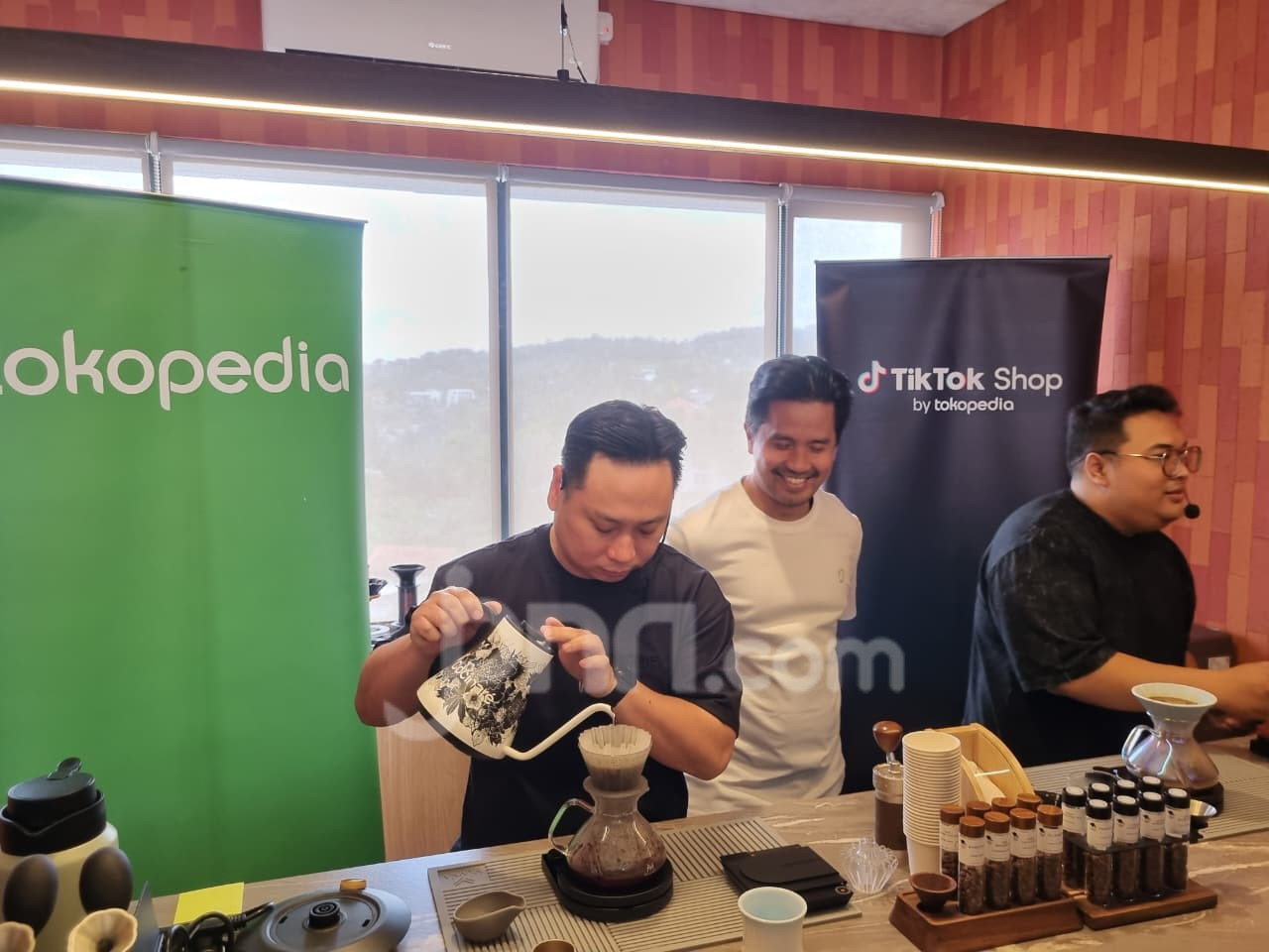 Sukses UMKM Kopi Bandung Ciptakan Omzet Fantastis Melalui E-Commerce