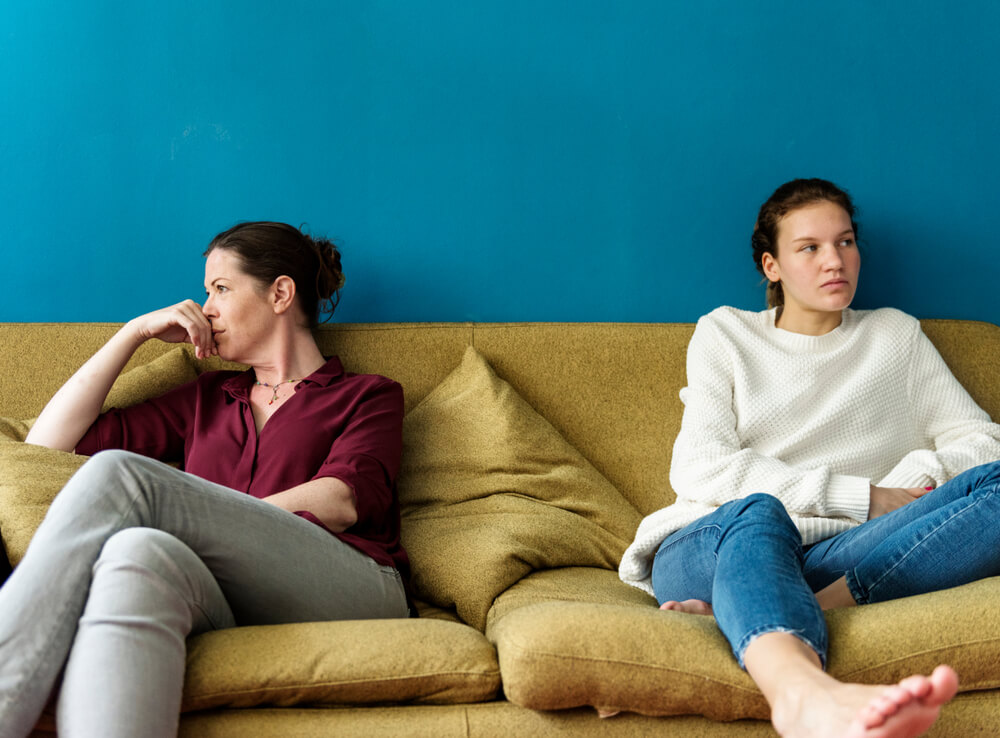 30 people share the signs they grew up with toxic parents
