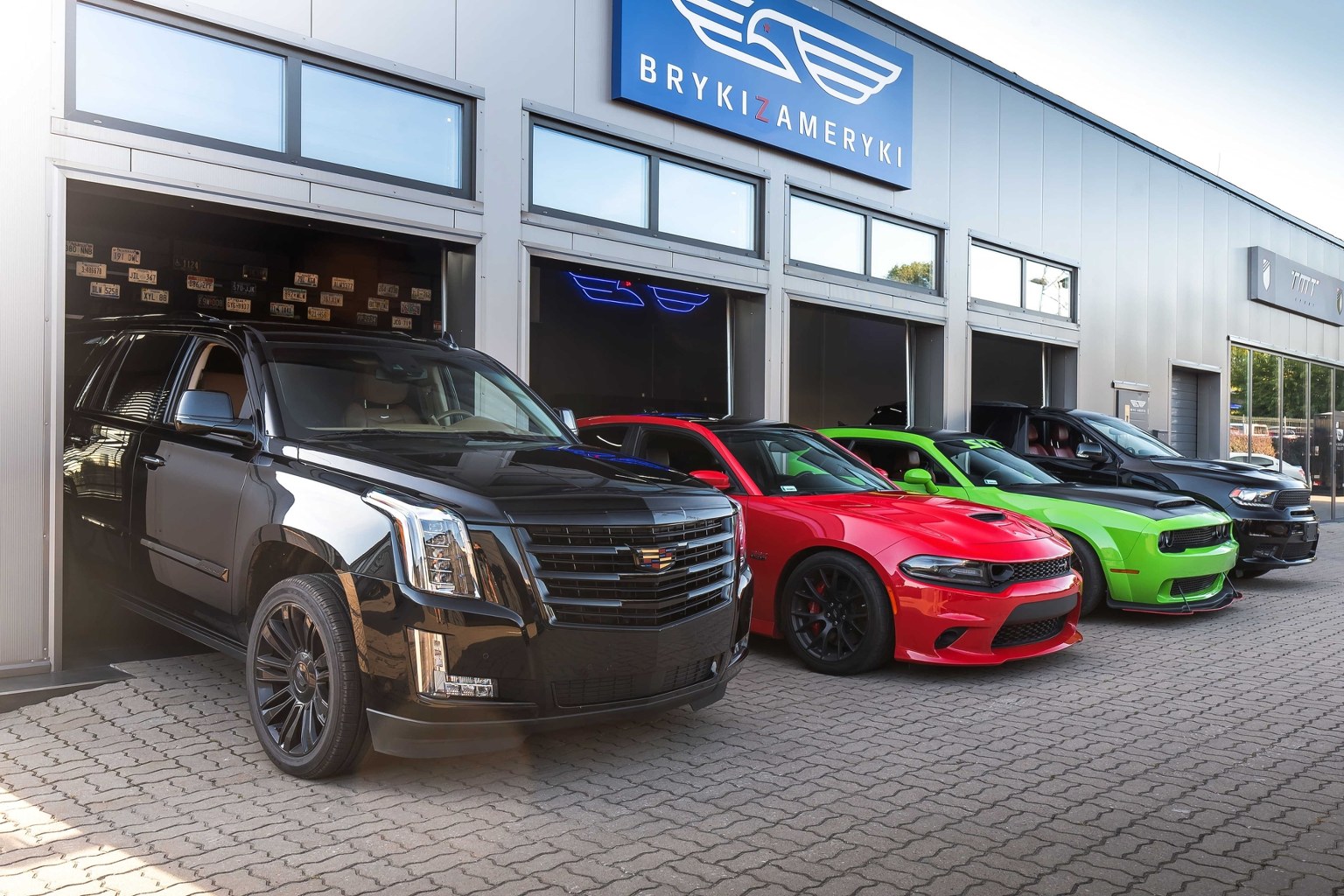 Sprowadzanie aut z USA: Co warto wiedzieć, ile kosztuje i jak wygląda ...