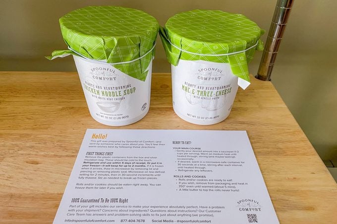 AA1NKCMz Ulasan Spoonful of Comfort: Ini adalah Paket Perawatan Terbaik yang Dapat Dikirim ke Teman yang Sakit