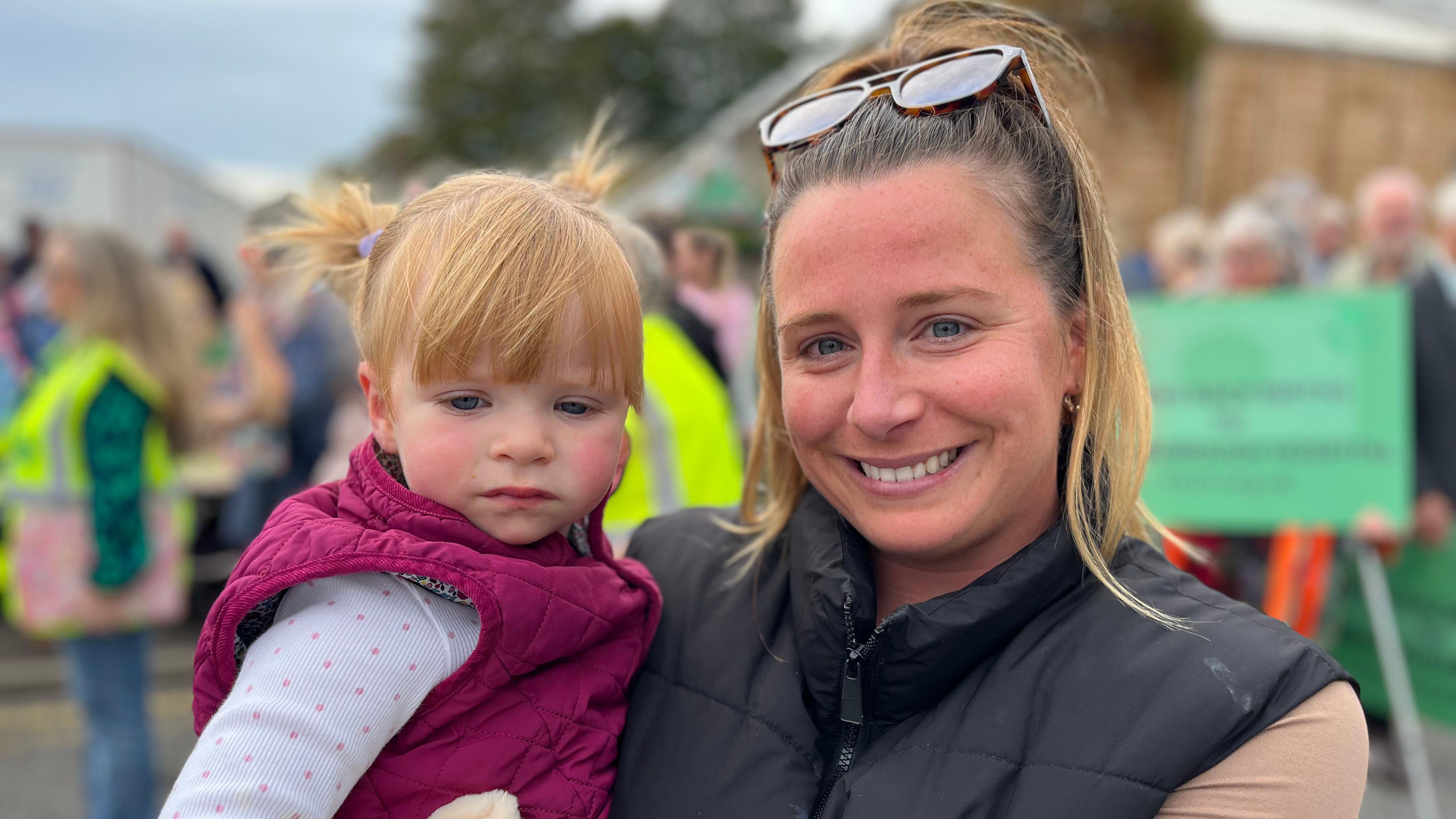 AA1NKEuB Protes terhadap keputusan untuk menghentikan kelahiran di rumah sakit