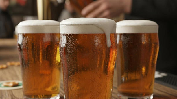 ¡Más dañinos que el refresco! Profeco alerta por 5 marcas de cervezas mexicanas con exceso de azúcar