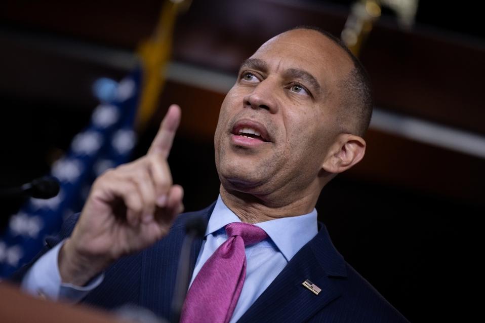 AA1NKGmV Permainan Salahkan: Musk Mengatakan Jeffries 'Ditangkap' Saat Perdebatan Kesehatan Berlangsung