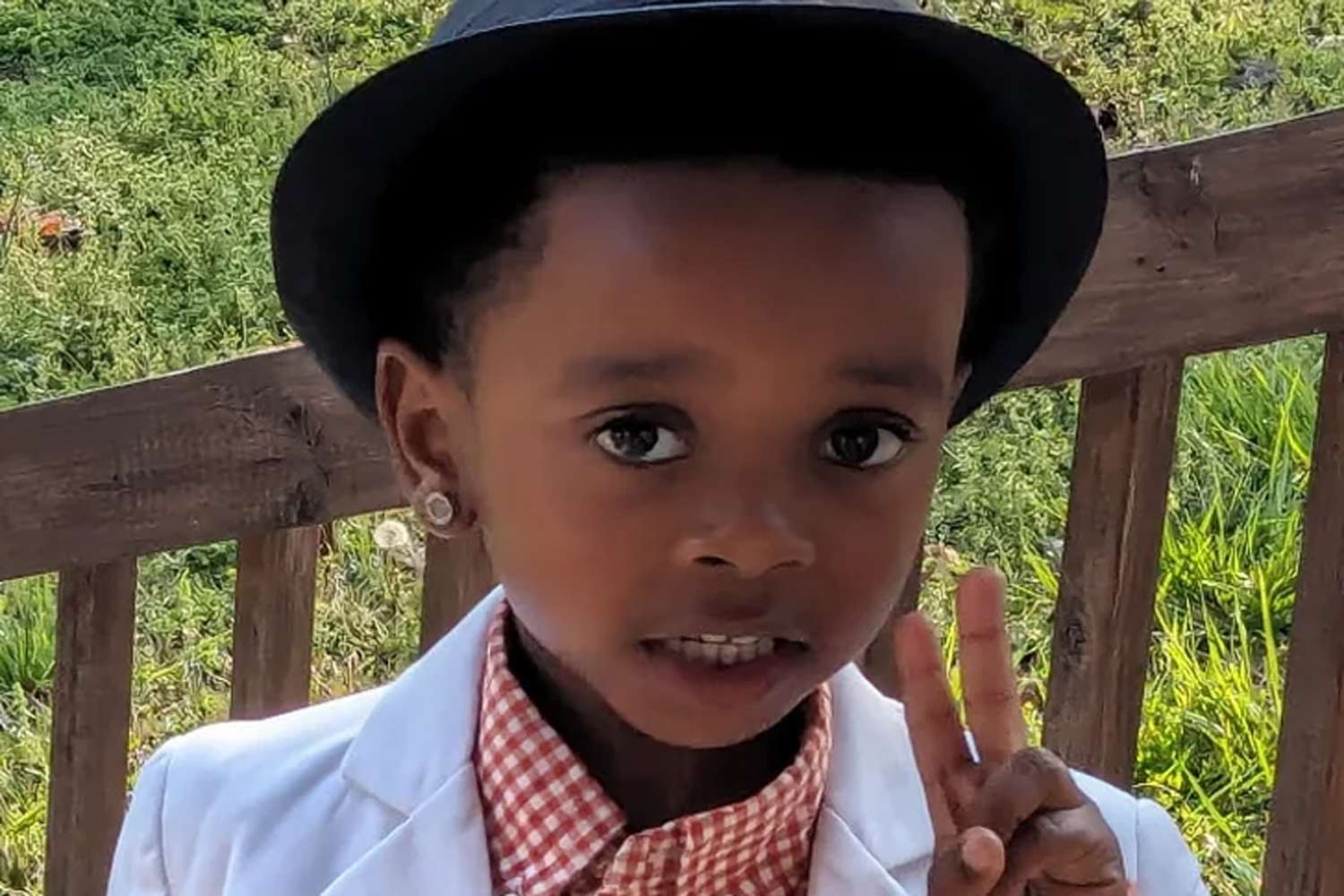 Boy, 7, Dies After Getting Head Stuck in Car Window as Mom Allegedly