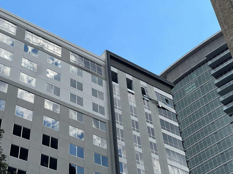 6 people injured after apparent high-rise explosion in downtown Houston