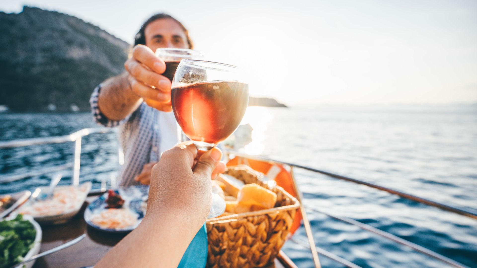 How to save money on food while travelling - without compromising on ...