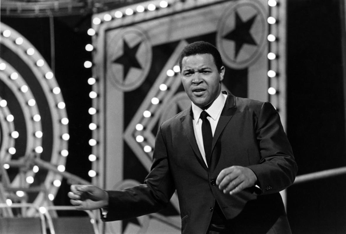 '60s Icon Chubby Checker, 83, Does 'The Twist' on Stage Like a Pro 'He