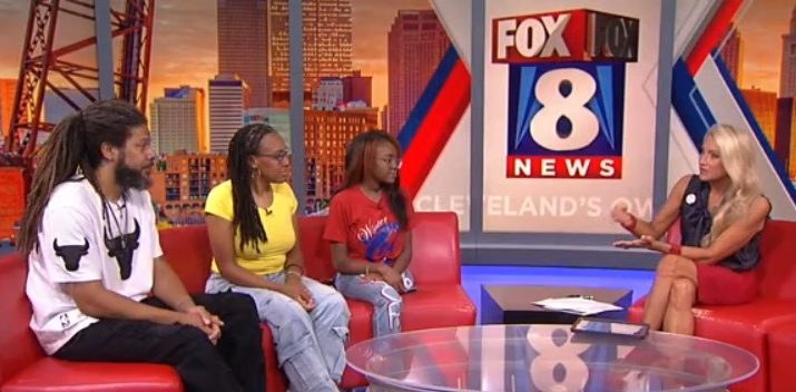 AA1NKfjZ Pemimpin semangat Shaker Heights kembali ke lapangan setelah amputasi kaki darurat