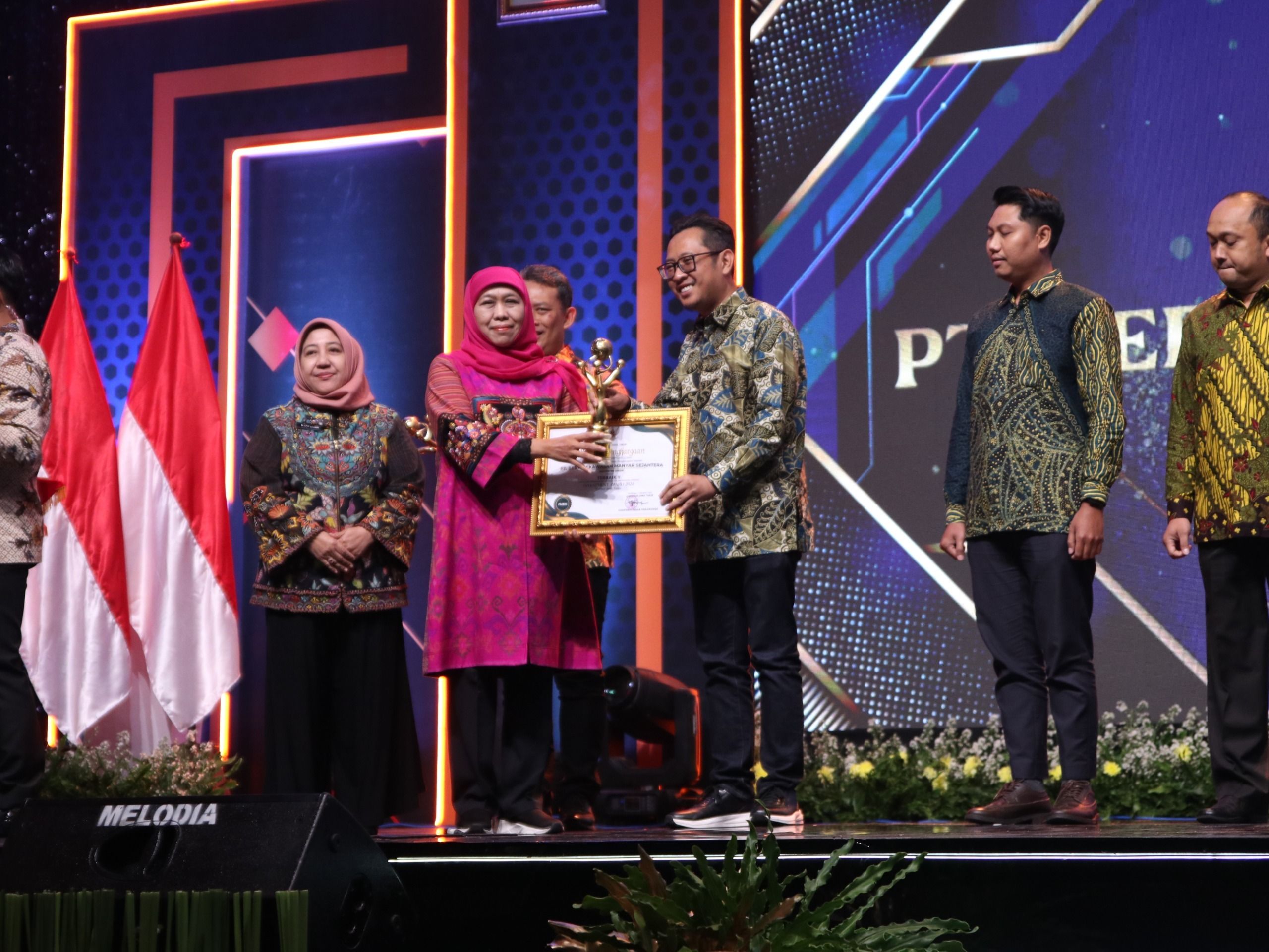 Jatim Raih Investasi Rp74,69 Triliun di Semester I 2025, JIIPE SEZ Dapat Penghargaan Investasi 2025 