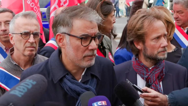 France : PS collabo, Faure dégage... Les socialistes hués et pris à partie au début de la manifestation du 2 octobre à Paris
