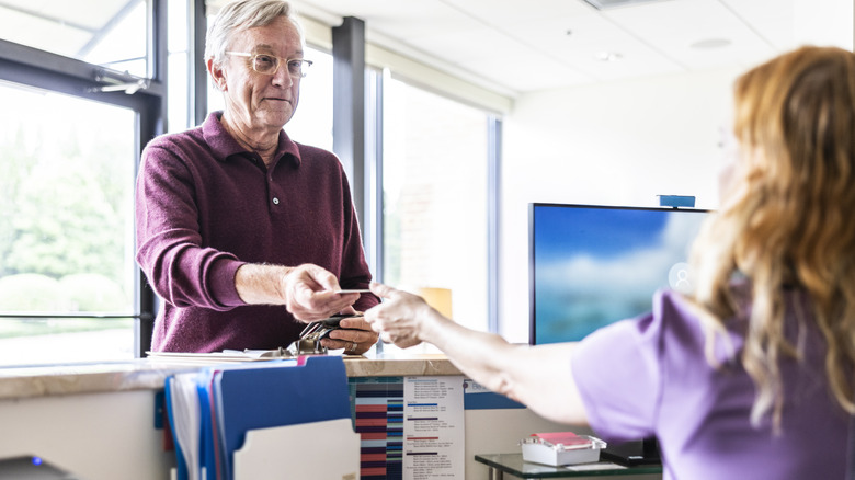 AA1NKvO6 Perbedaan Kunci Antara Medicare dan Medicaid