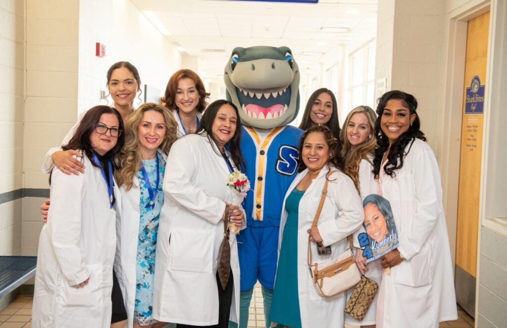 AA1NKy7H Suffolk meraih dana hibah rekor sebesar 5 juta dolar untuk melatih lebih banyak perawat dan tenaga kesehatan