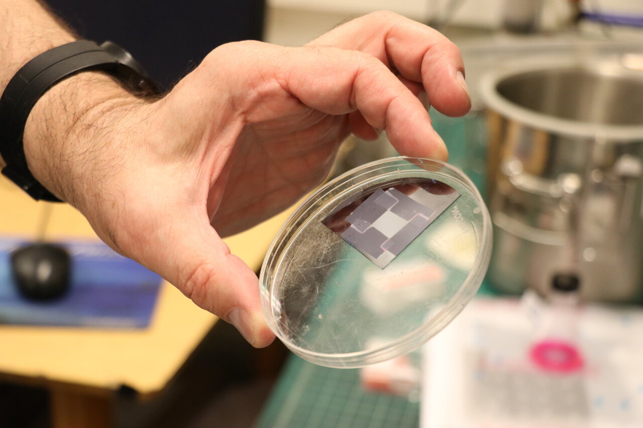 AA1NL4a3 Mendesain jaringan serat nanofiber acak, yang dioptimalkan untuk kekuatan dan ketangguhan