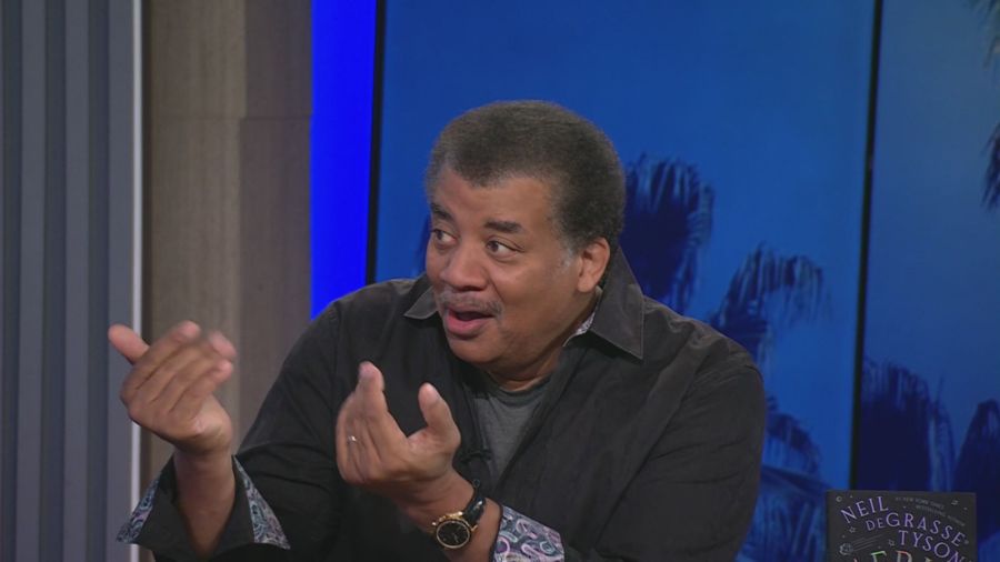 AA1NLdu3 Neil deGrasse Tyson mengunjungi KTLA untuk membicarakan buku baru, alam semesta - dan Superman