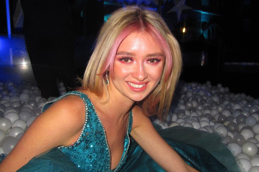 AA1NLu3n Ibu memainkan 'peran utama' dalam memengaruhi putrinya, 23 tahun, untuk menolak kemoterapi dan melakukan enema kopi secara rutin: koroner