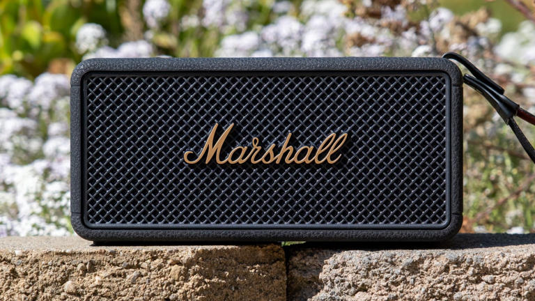 2【美品】Marshall Middleton Marshall Middleton II (Cream) Portable Bluetooth® speaker at