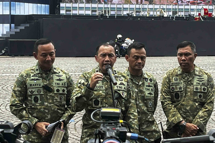 Kapuspen TNI Mayjen TNI (Mar) Freddy Ardianzah saat diwawancarai usai gladi bersih di Monas, Jakarta Pusat, Jumat (3/10/2025). Foto: Rayyan Farhansyah/kumparan
