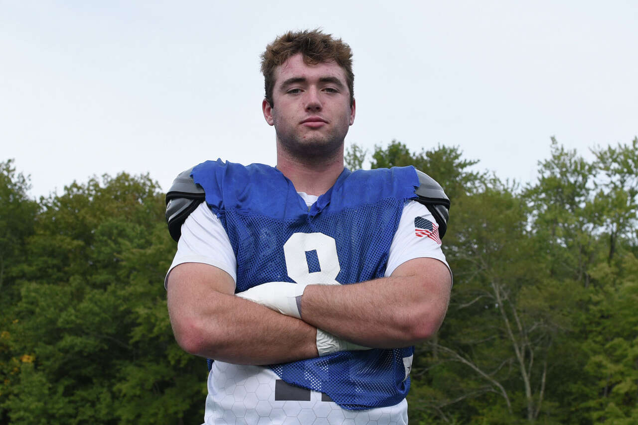 Star lineman for No. 5 Darien football commits to Air Force