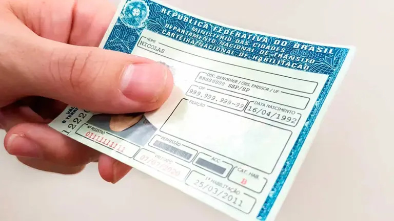 Custo para tirar o documento poderá cair em 80%; confira um perguntas e respostas do Ministério dos Transportes sobre a proposta!
