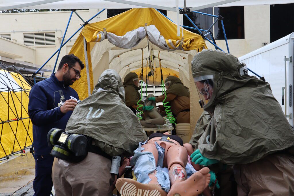 AA1NOQ6u Pekerja rumah sakit Silicon Valley dilatih menghadapi ancaman Super Bowl