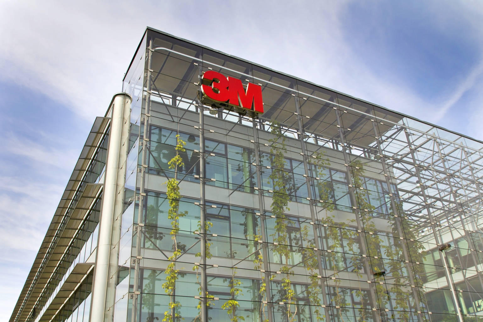3M evaluating selling billions of assets in industrials business - report