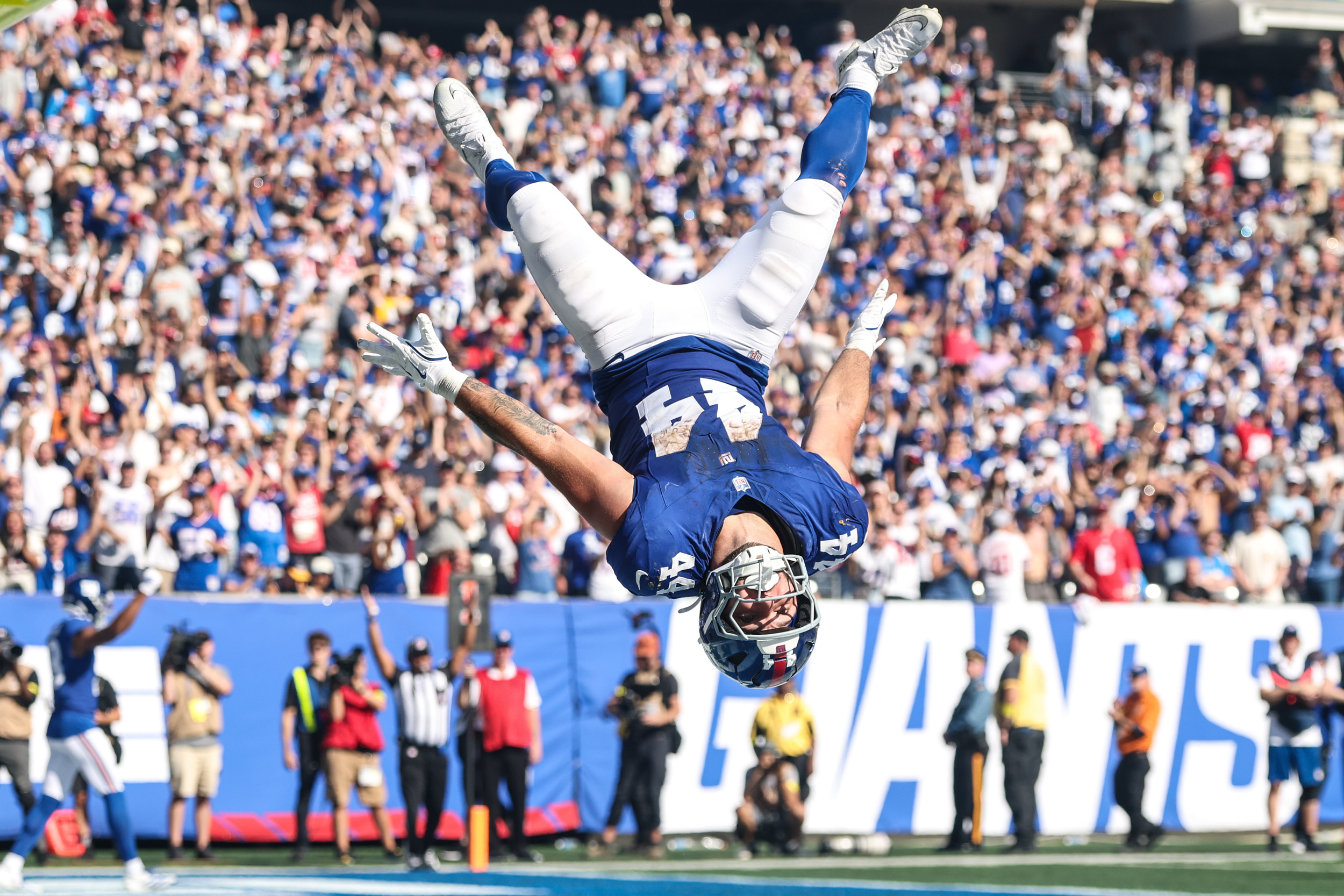 giants-players-hilariously-give-their-best-cam-skattebo-impressions