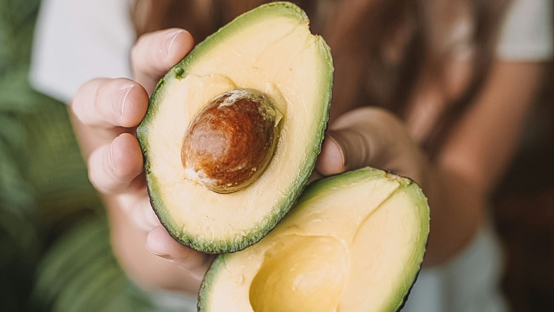 10 Superfoods That Deserve The Hype & 10 That Don’t