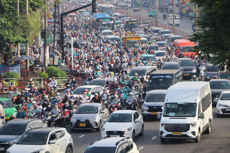 Báo điện tử Tiền Phong Quốc lộ 13 - cửa ngõ Đông Bắc TPHCM sắp được đầu tư mở rộng. 1