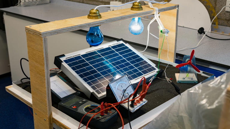 Powering next-gen solar panels: Breakthrough tech hits 30% efficiency ...
