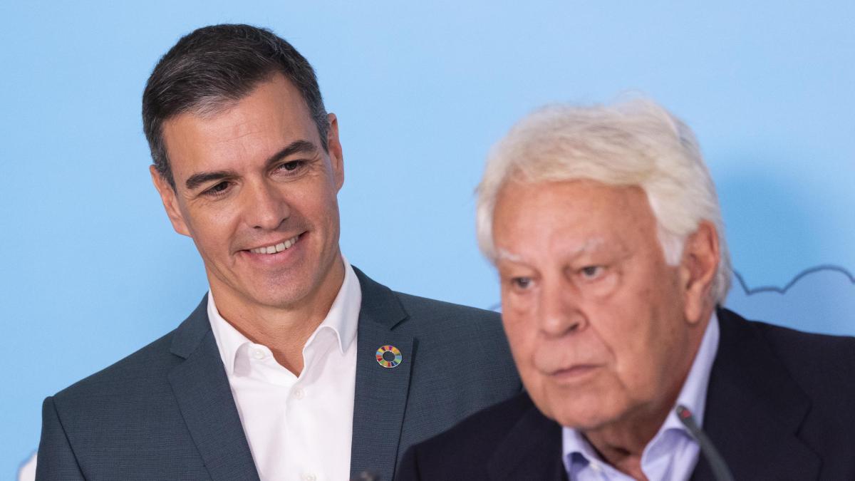 Una docena de mensajes envenenados de Felipe González a Pedro Sánchez