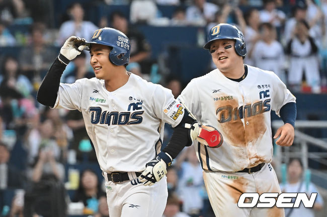 3점홈런 직후 하이파이브