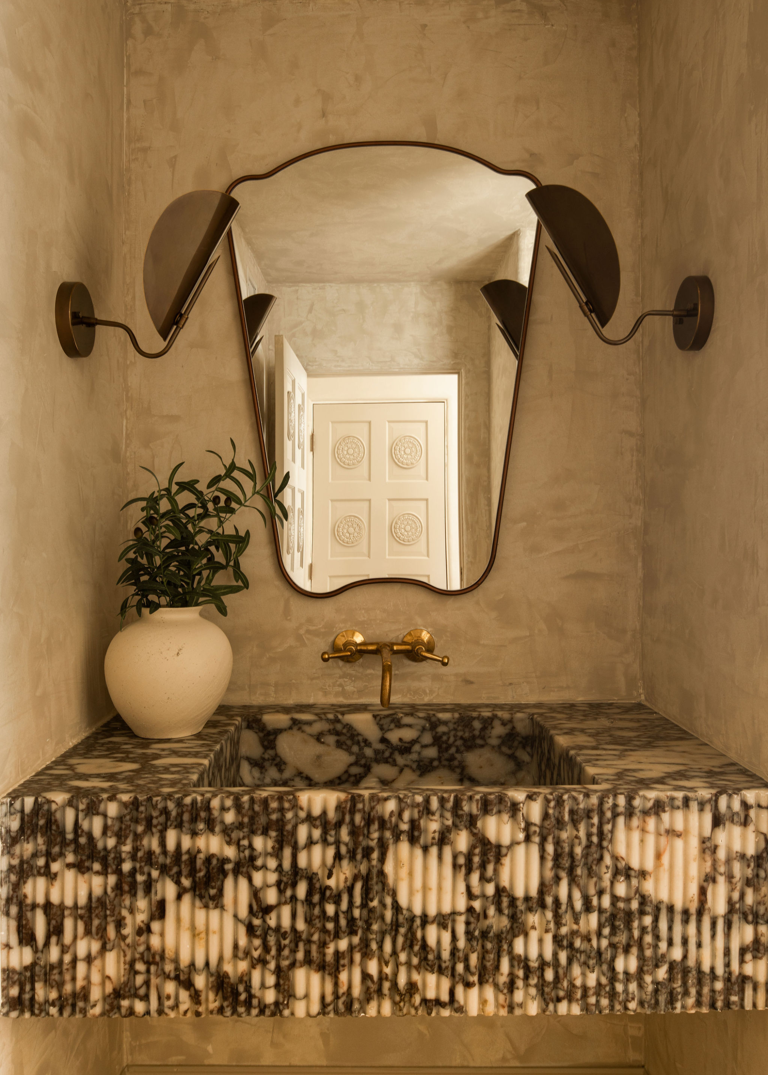 Can't See to Get Ready Properly? These Tricks for Lighting Around a ...