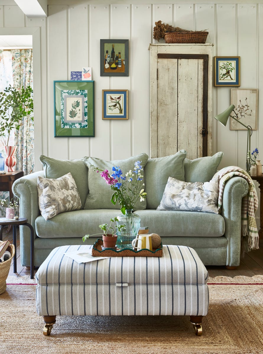 Stunning Living Room Design For Tiny Homes image