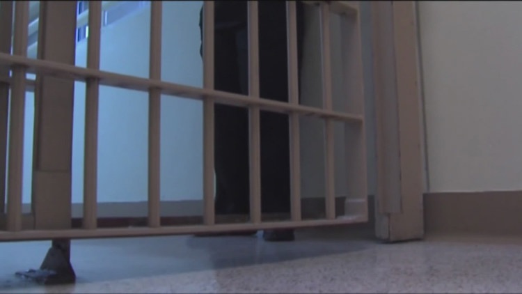 Shelby County jail employee indicted in jail smuggling investigation
