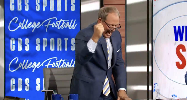 Longtime CBS Sports analyst accepts head coaching gig