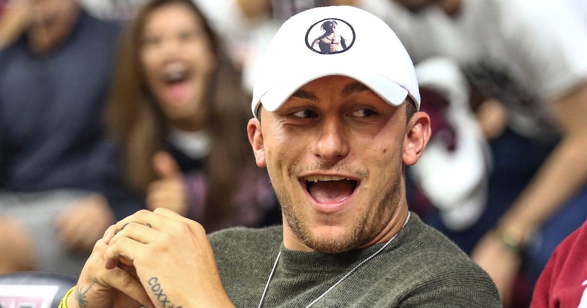 Johnny Manziel flips double bird to Alabama fans during Crimson Tide