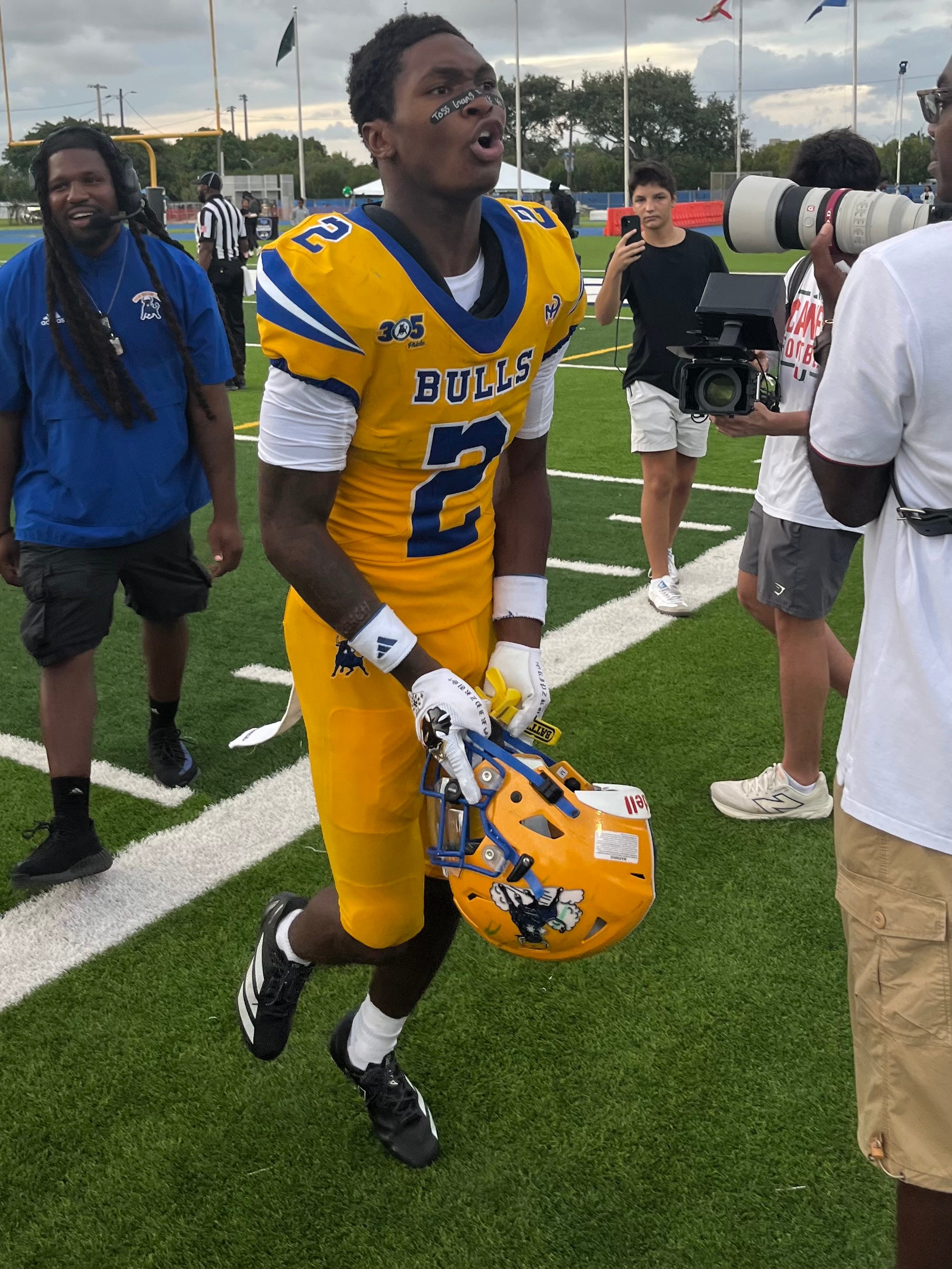 Nick Lennear's defensive plays help Miami Northwestern football beat ...