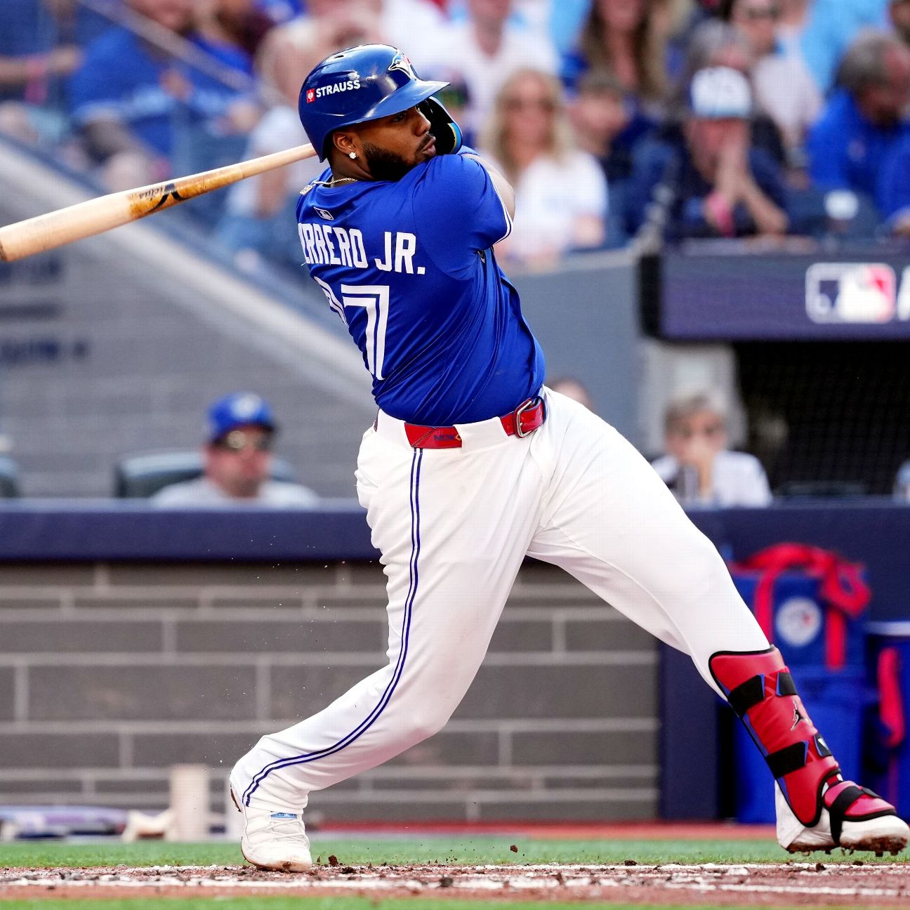 Vlad Jr.'s playoff breakout fuels Jays' offensive explosion in Game 1 rout