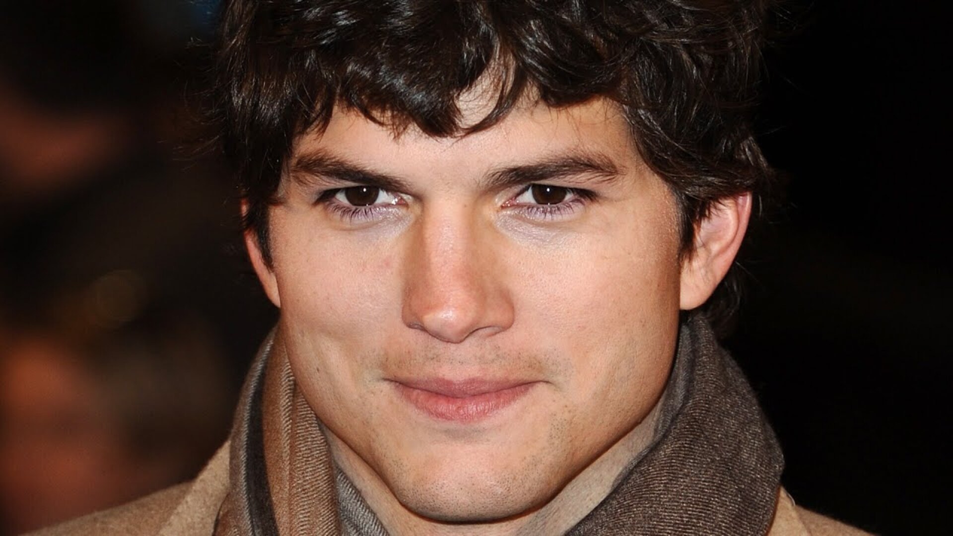 ashton-kutcher-s-transformation-has-us-whipping-our-heads