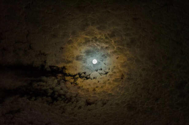 October 2025 Supermoon: When and How to See the Harvest Moon