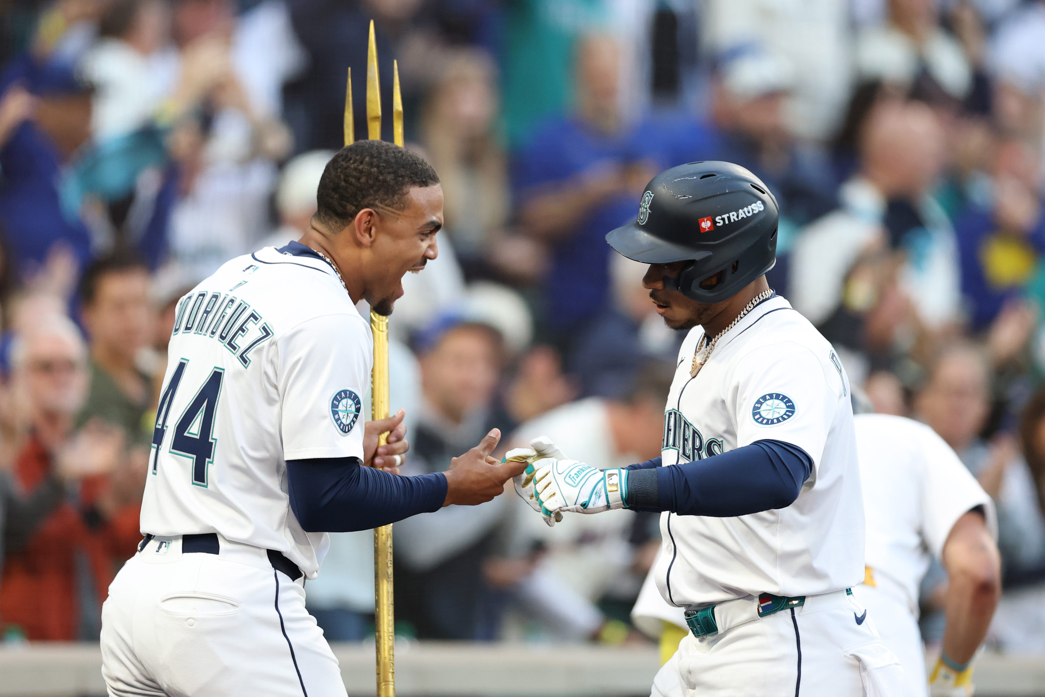 Seattle Mariners advance to ALCS in 15-inning thriller, face Blue Jays next
