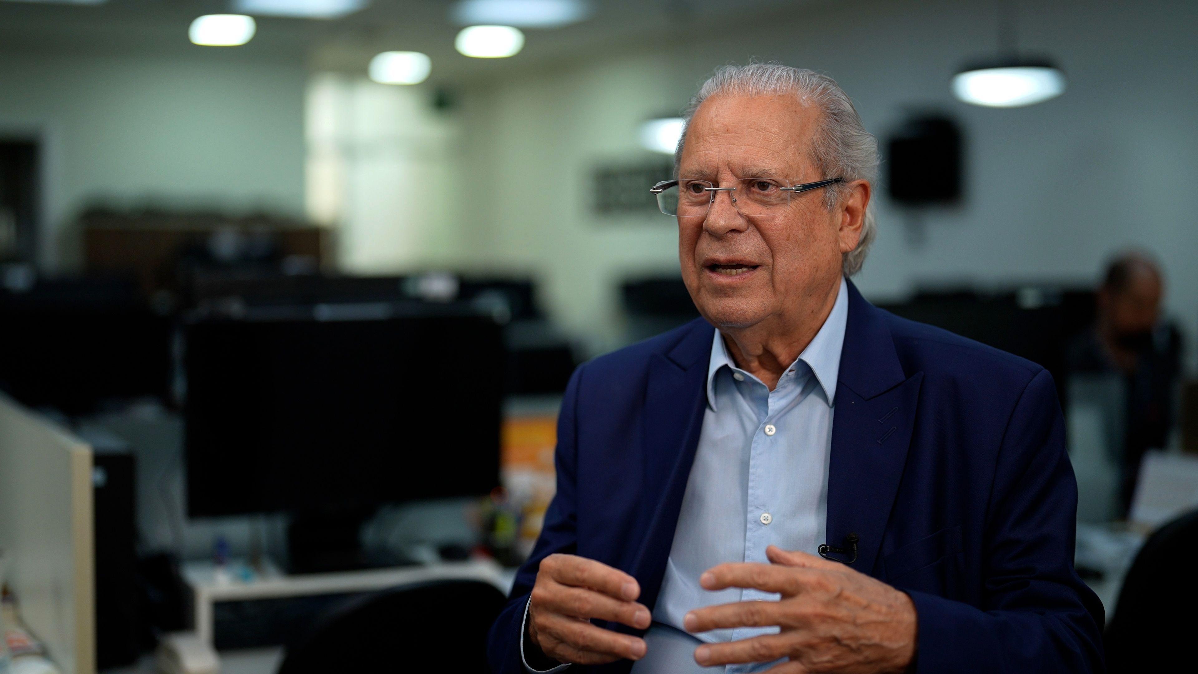 O ex-ministro José Dirceu diz que está em curso uma "rebelião silenciosa" entre os jovens, que exigem mudança nas relações e na jornada de trabalho