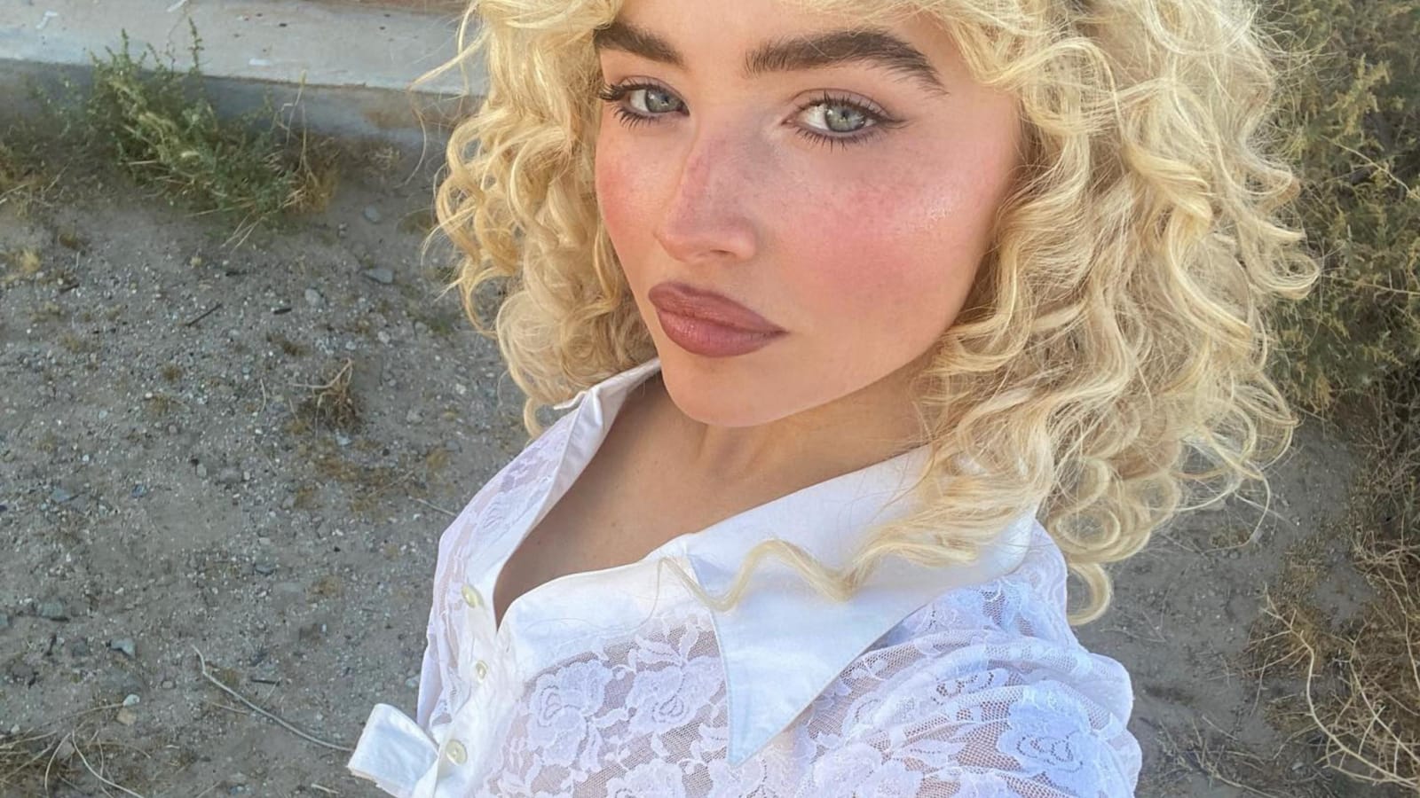 Are Joe Keery and Sabrina Carpenter Dating? Here's What Really Happened