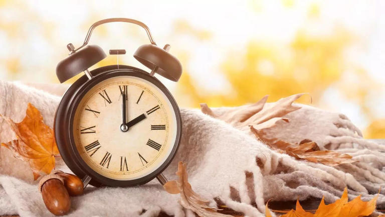 Daylight saving time 2025: When clocks fall back, health risks, and ...