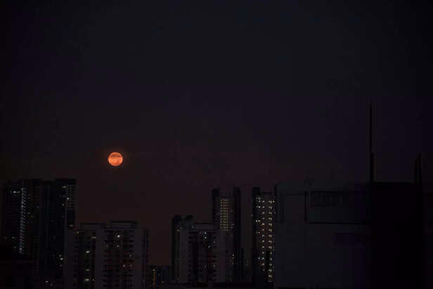 October 2025 Supermoon: When and How to See the Harvest Moon