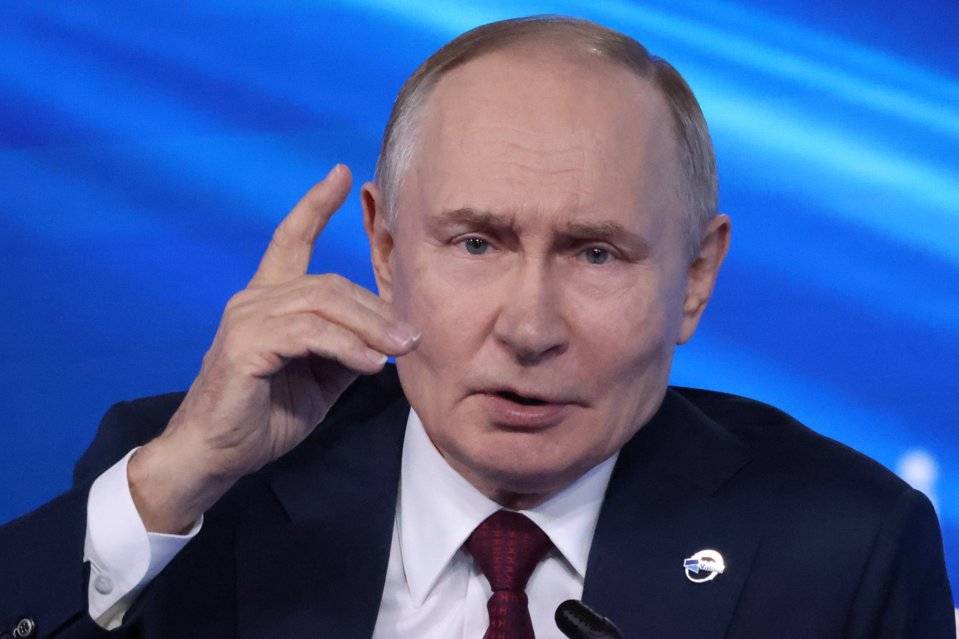 U.S. intelligence warns: Vladimir Putin shows no signs of backing down
